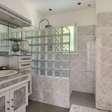 Villa Familiale,